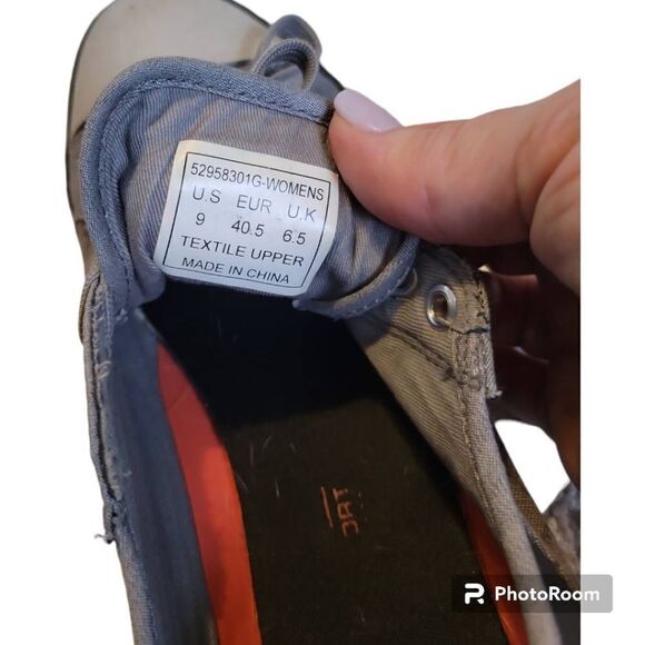 Levi's Women Shoes Canvas Sneakers Gray Size 9 Classic Comfort Flats - Picture 4 of 6